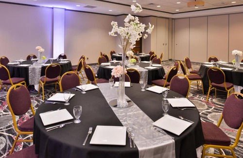 Waldron Hotel | Holiday Inn Kansas City Airport by IHG