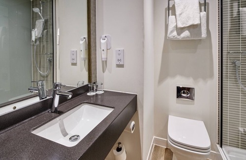 Garforth Hotel | Holiday Inn Leeds Garforth by IHG
