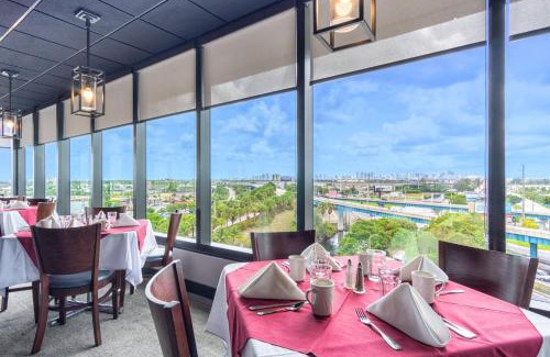 Miami Springs Hotel | Holiday Inn Miami International Airport by IHG