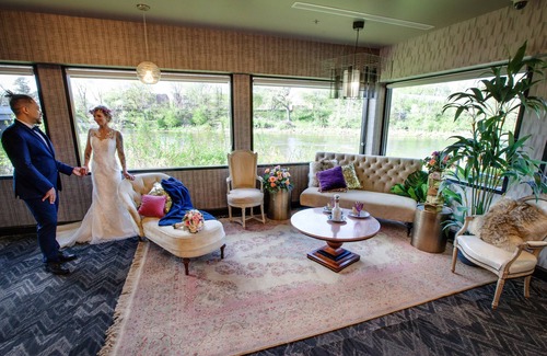 Glendale Hotel | Holiday Inn Milwaukee Riverfront by IHG