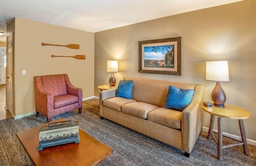 South Lee House | Holiday Inn Oak n' Spruce Resort -1BD Sleeps up to 4