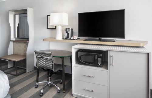 Odessa Hotel | Holiday Inn Odessa by IHG