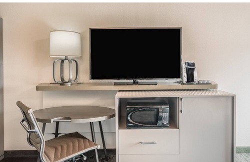 Roanoke Hotel | Holiday Inn Roanoke Airport – Conference CTR by IHG