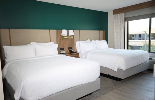 Fairview Heights Hotel | Holiday Inn St. Louis Fairview Heights by IHG
