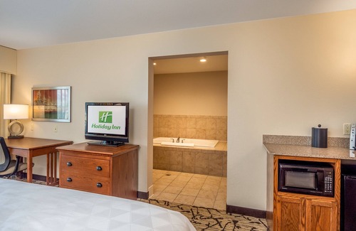 Stevens Point Hotel | Holiday Inn Stevens Point - Convention Ctr by IHG
