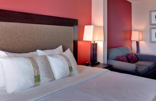 Bakersfield Hotel | Holiday Inn & Suites Bakersfield by IHG