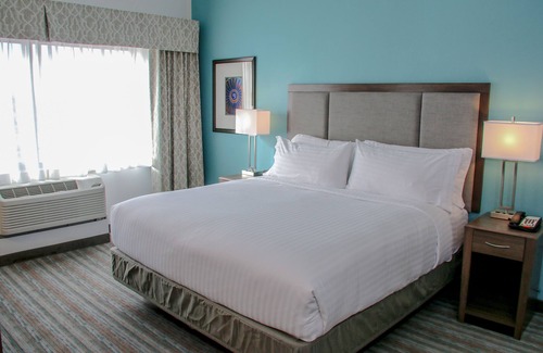 Centennial Hotel | Holiday Inn & Suites Denver Tech Center-Centennial by IHG