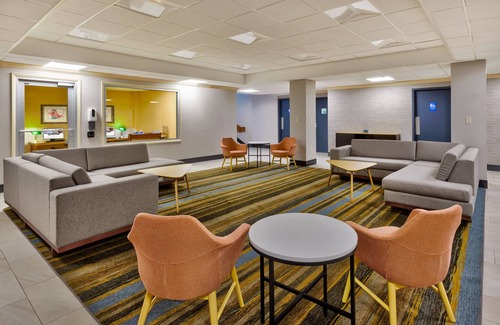 Carle Place Hotel | Holiday Inn Westbury - Long Island by IHG