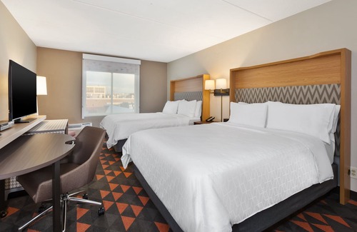 Carle Place Hotel | Holiday Inn Westbury - Long Island by IHG