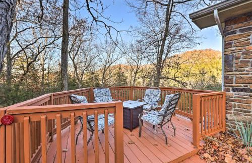 Eureka Springs House | Holiday Island Home Mountain View and Hot Tub!