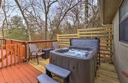 Eureka Springs House | Holiday Island Home Mountain View and Hot Tub!