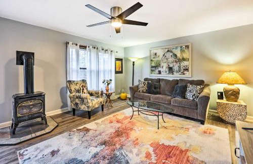 Eureka Springs House | Holiday Island Home Mountain View and Hot Tub!