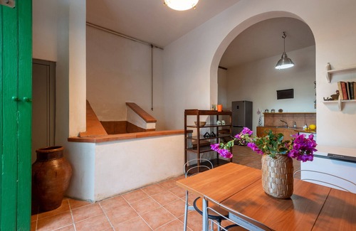 Castellammare del Golfo House | Holiday Home Casina ai Fraginesi with Mountain View, Shared Garden & Wi-Fi