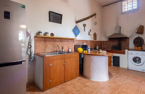 Castellammare del Golfo House | Holiday Home Casina ai Fraginesi with Mountain View, Shared Garden & Wi-Fi