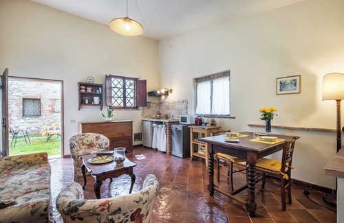Ponte di Gabbiano House | Holiday Home "Limonaia" with Shared Pool, Communal Garden and Wi-Fi
