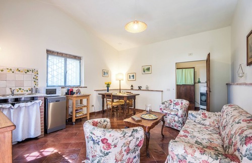 Ponte di Gabbiano House | Holiday Home "Limonaia" with Shared Pool, Communal Garden and Wi-Fi