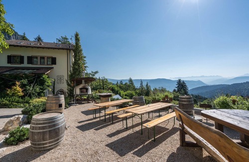 Tesimo Apartment | Holiday Apartment "Hasental" on the Baumannhof with Wi-Fi & Balcony