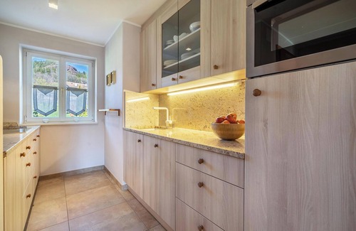 Verano Apartment | Holiday Apartment 'Alber - Hias' with Private Terrace & Wi-Fi