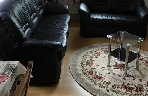 Ducherow Apartment | Holiday lilac hedge, welcome! New cozy apartment