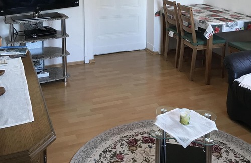 Ducherow Apartment | Holiday lilac hedge, welcome! New cozy apartment