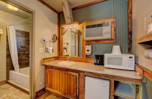 Emmett Hotel | Holiday Motel & RV Park