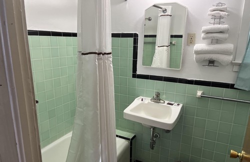 Elko Hotel | Holiday Motel