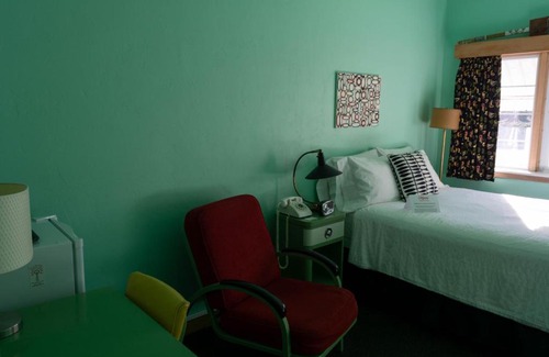 Sturgeon Bay Hotel | Holiday Music Motel