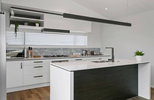 Wharewaka House | Holiday Pavilion in Taupo