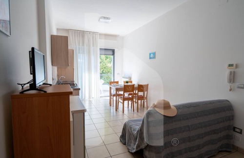 Pineto Apartment | Holiday Rendez Vous 15 - Ground floor apartment with balcony and side sea view