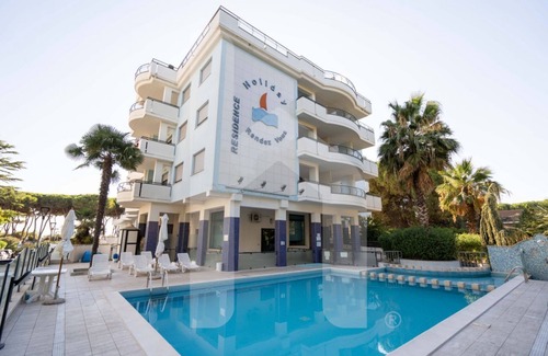 Pineto Apartment | Holiday Rendez Vous 15 - Ground floor apartment with balcony and side sea view