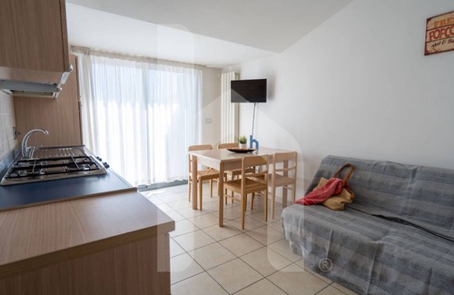 Pineto Apartment | Holiday Rendez Vous 51 - Fourth floor apartment with side sea view