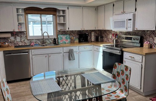 Regency Park House | Holiday Specials! Dog-Friendly Tropical Getaway with a Covered Pool