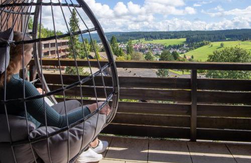 Schonach im Schwarzwald Apartment | Holiday&Stay, Pool, Massagesessel, 85Zoll TV, Küche