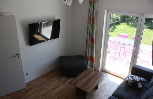 Neuendorf House | Holiday terraced house, trampoline Child-friendly, soccer field