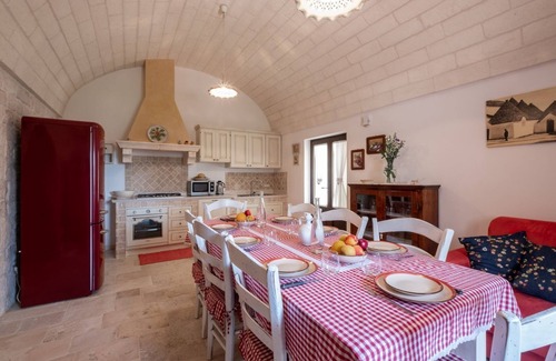 Castellana Grotte Villa | holiday vacation large villa rental italy, bari, puglia, apulia, trulli, pool, wifi, short term long term italian villa