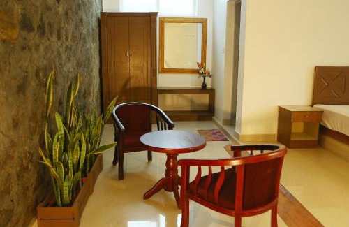 Elappara Hotel | Holiday Vagamon