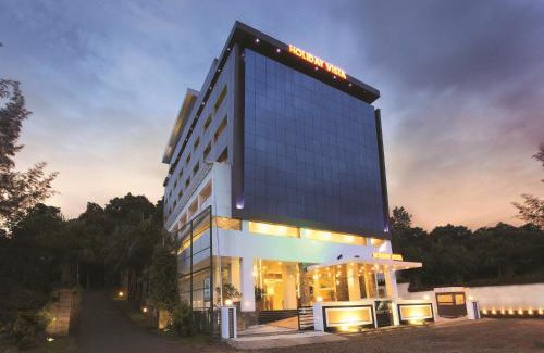 Vazhayil Hotel | Holiday Vista Thekkady a premium hotel near periyar wild life sanctuary with sky view pool
