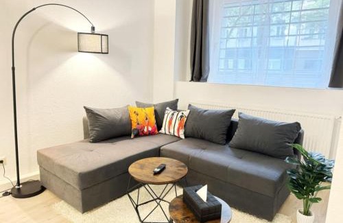 Gesundbrunnen Apartment | HolidayHome Apartments I Spacious Private Room in Heart of Berlin
