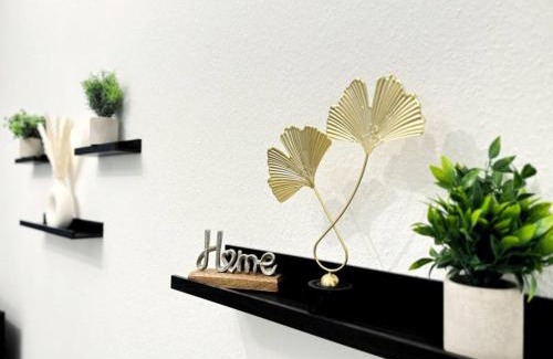 Gesundbrunnen Apartment | HolidayHome Apartments I Spacious Private Room in Heart of Berlin