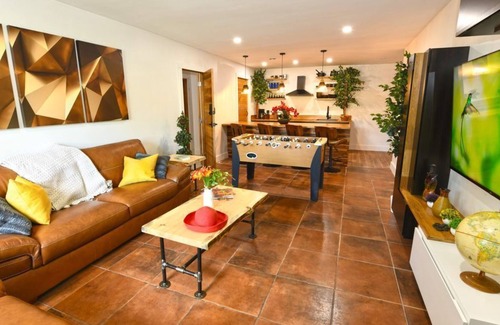 Coral Ridge Isles House | Holidays Sale | 20-40% discounts | Private Pool | Beach 4min | Foosball