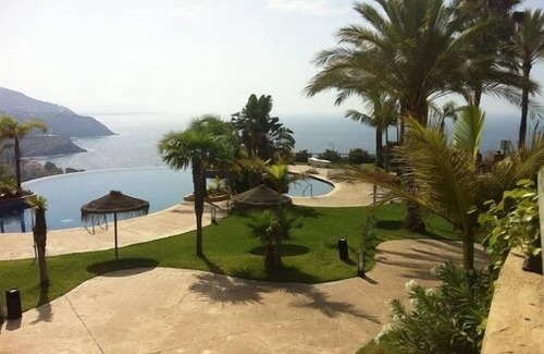 Velilla-Taramay Villa | HOLIDAYS WITH SEA AND MOUNTAIN VIEWS