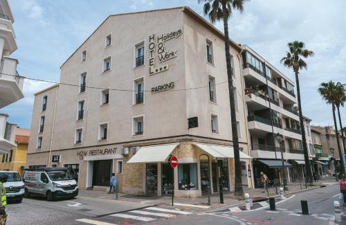 Sanary-sur-Mer Hotel | Holidays & Work HOTEL