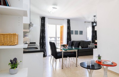 Perchel Sur Apartment | Holidays2Malaga Ancha del Carmen AACC, Lift, WIFI