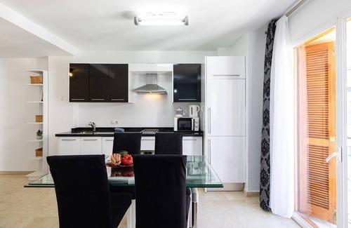 Perchel Sur Apartment | Holidays2Malaga Ancha del Carmen AACC, Lift, WIFI