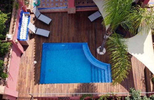 El Candado House | Holidays2Malaga Candado House pool & garden