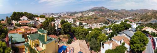 El Candado House | Holidays2Malaga Candado House pool & garden