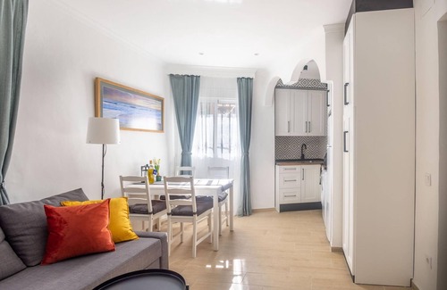 La Trinidad Apartment | Holidays2Malaga Carril & 5G WIFI & Ideally for working & Sat TV
