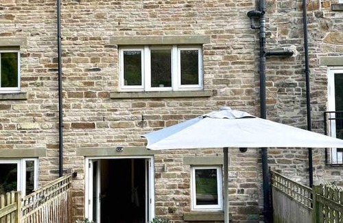 Stockport House | Hollins Cottage. Central location, Marple Bridge