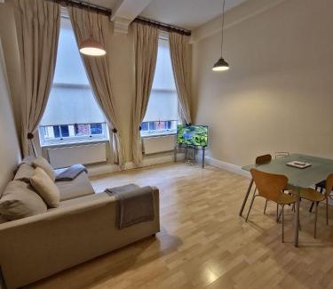 Nottingham City Centre Apartment | Hollowstone Place, Spacious 2 Bed, City Centre NG1, Sleeps 6,Free Parking