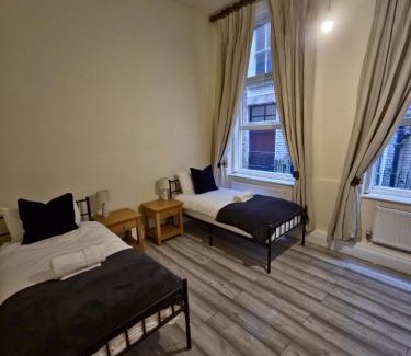 Nottingham City Centre Apartment | Hollowstone Place, Spacious 2 Bed, City Centre NG1, Sleeps 6,Free Parking